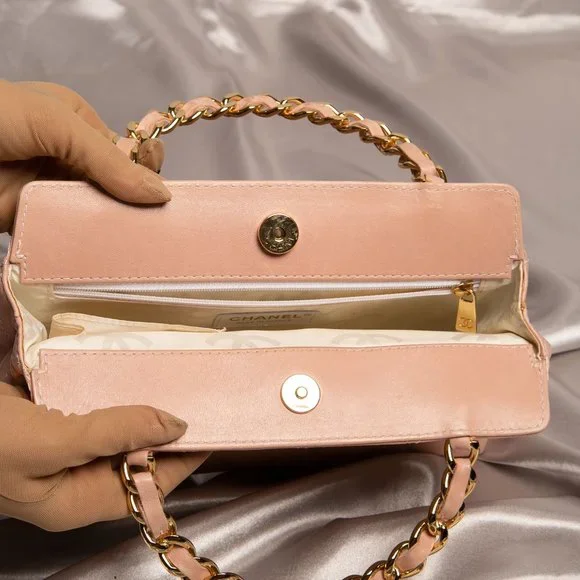 Extremely rare pink CHANEL bag - Picture 10 of 13
